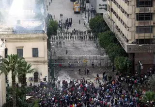 Scène d'affrontements dans les rues du Caire (Xinhua)