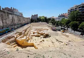 Une carrière grecque datant du Ve siècle av JC, mise à jour lors de la construction d’un immeuble de 109 logements « haut de gamme », dans le quartier de la Corderie... (DR)