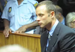 La liberté sous caution a été accordée à la condition que M. Pistorius remette son passeport et se signale régulièrement au commissariat local... (Xinhua)