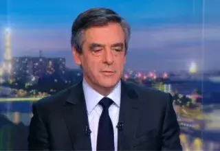 Venu s’expliquer sur le plateau de TF1 dès mercredi soir en assurant qu’il ne se présenterait pas à l’élection présidentielle s’il se trouvait mis en examen, François Fillon se trouve à nouveau les pieds pris dans le tapis. (Capture d'écran LCI)