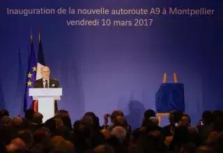 Le Premier Ministre Bernard Cazeneuve a fait preuve d’un humour retentissant devant 1300 personnes avec moult références à « l’héro du jour », Salvador Nuñez, chef d’orchestre de ce chantier auquel il a consacré 10 ans de sa vie pour Vinci Autoroutes. (Twitter/Bernard Cazeneuve)