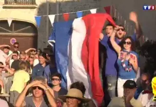 Dans tout l'hexagone, l’Équipe de France a fait rêver ses supporters, comme ici à Mireval, dans l'Hérault. (© TF1)