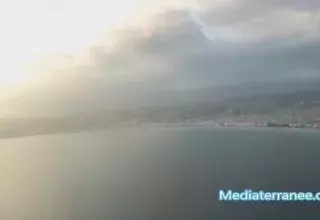 Parce que la vie est plus forte que la mort semée par la folie terroriste, parce que la Promenade de Nice sera toujours sublime et sublimée, nous avons mis en musique cette vidéo d’atterrissage d’un avion à l’aéroport de Nice.