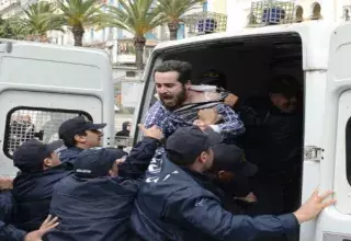 les manifestants anti-schistes violemment embarqués... (DR)