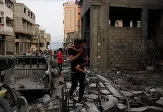 « À Gaza, au moins 200 000 des 2,2 millions d'habitants ont été déplacés après avoir fui pour sauver leur vie, leurs maisons ayant été détruites par des frappes aériennes », a fait savoir le Bureau des Nations Unies pour la coordination des affaires humanitaires (OCHA) dans un communiqué.