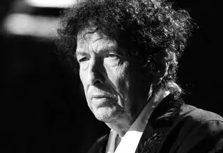 Bob Dylan a été récompensé "pour avoir créé dans le cadre de la grande tradition de la musique américaine de nouveaux modes d'expression poétique"