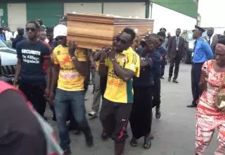le 23 août 2014, l'attaquant camerounais de la JSK avait trouvé la mort au cours d'un match entre son club et l'USM Alger (1-2). (DR)