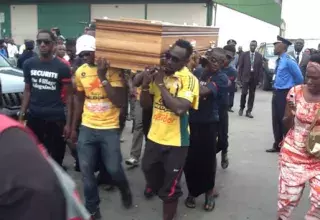le 23 août 2014, l'attaquant camerounais de la JSK avait trouvé la mort au cours d'un match entre son club et l'USM Alger (1-2). le 23 août 2014, l'attaquant camerounais de la JSK avait trouvé la mort au cours d'un match entre son club et l'USM Alger (1-2). (DR)