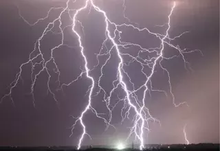 Chasseurs d’orages, prévisionnistes météo, reporters en temps réel sur Facebook, les fondateurs de Météo Languedoc passent à une autre dimension sur la Toile. (© Météo Languedoc)