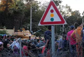 les manifestants continuent à camper face au palais présidentiel... (Xinhua)