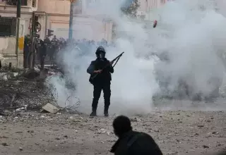 Les jeunes révolutionnaires accusent l'armée de provoquer des troubles. (Xinhua)