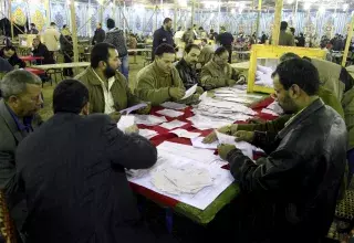 Dépouillement dans un bureau de vote. (Xinhua)