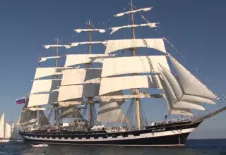 Plus de cent navires traditionnels de toutes catégories se sont rassemblés au port de Sète. (© Gérard Corporon)