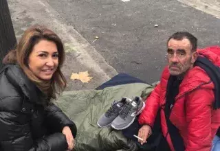 "Tout a commencé le jour où j'ai croisé sur ma route un sans-abri sans chaussures", raconte Fanny Masri qui a lancé le "Sneakers Of Hope Challenge" sur Facebook.