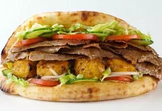 Alors que Robert Ménard veut refuser la création de nouveaux kebabs dans le centre-ville de Béziers, un internaute propose une toute autre sauce pour 2016 et fait beaucoup d’émules. (© Festival International du Kebab/Facebook)