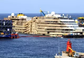 le Concordia a fait naufrage après avoir violemment heurté un rocher devant le Giglio... (DR)