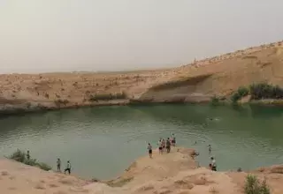 Gafsa beach : un lac mystérieux apparu au milieux du désert tunisien