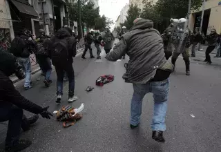 Affrontements entre manifestants et forces de police. (Xinhua)