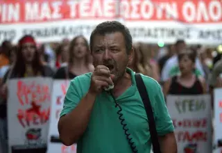 Plus de 12.000 manifestants se sont rassemblés samedi à Salonique (nord) pour dénoncer les effets du plan d'austérité... (Xinhua)