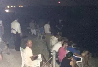 De l'entrée au dessert, des Israéliens aux premières loges s'aiguisent l'appêtit en ne ratant rien des Massacres de Palestinens. (Ph. DR) Entre entrée et dessert, des Israéliens aiguisent leur appêtit en suivant en direct les Massacres de Palestinens. (Ph. DR)