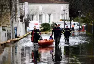Inondations en France : la ville de Saintes dans l’attente d’une lente décrue