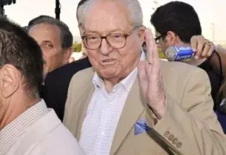 Jean-Marie Le Pen à son arrivée en Tunisie (DR)