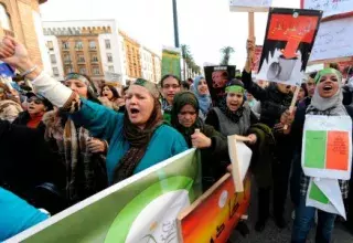 les participants n’ont pas manqué de dénoncer l’attitude de la majorité et du gouvernement islamistes qui retardent l’adoption des lois pour la protection des femmes... (DR)