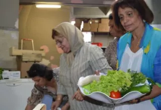 Une vingtaine de bénévoles confectionne au quotidien des colis alimentaires (DR) quotidiens