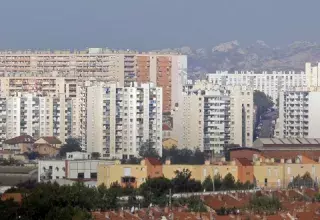 Les cités populaires sont plus que jamais dégoulinantes de misère, peuplées de jeunes chômeurs qui basculent naturellement dans la délinquance... (DR)