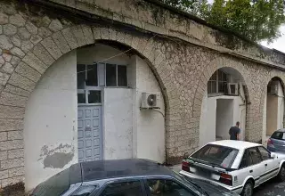 Cette mosquée était connue par les pouvoirs publics pour être « un lieu de rencontre régulier pour des fidèles connus pour leur radicalisation et leur proximité avec des personnes prônant le djihad armé sur le territoire national et cherchant à rejoindre la zone irako-syrienne ». (Capture d'écran Google Earth)