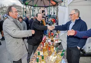 François Commeinhes et Yves Michel, ravis, comme les producteurs de Thau Agglo, par le grand succès de l'Oursinade 2016. 