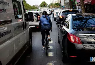 Découvrez la mise en place d'un péage urbain à Paris dès le 1er juillet pour lutter contre la pollution et les embouteillages, une décision qui divise l'opinion publique.