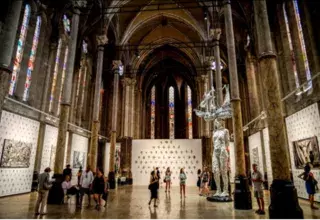 Vue de l'exposition ''La Mélancolie à Ressorts'' de Robert Combas au Carré Sainte-Anne. (© Fabien Pio/Ville de Montpellier) 