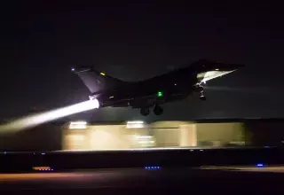 Après les 20 bombes lâchées dans la nuit du 15 au 16, un nouveau raid a été mené cette nuit par 10 avions. (Ministère de la Défense/Facebook) 