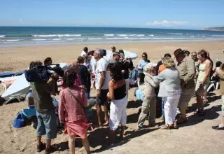 Pique-nique sur la plage de retraités qui ont la pêche... (DR)