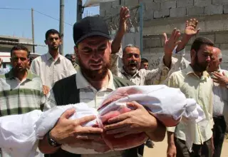 les raids israéliens ont fait des victimes parmi les enfants (Photo: Xinhua)