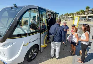 A Sète, jeunes et moins jeunes, se sont immédiatement appropriés avec plaisir ce modèle de transport très innovant. (© CABT)