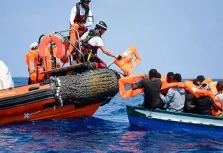 Sur les 141 migrants secourus, un tiers sont des femmes, la moitié sont des mineurs et 75% viennent de Somalie et d’Erythrée.